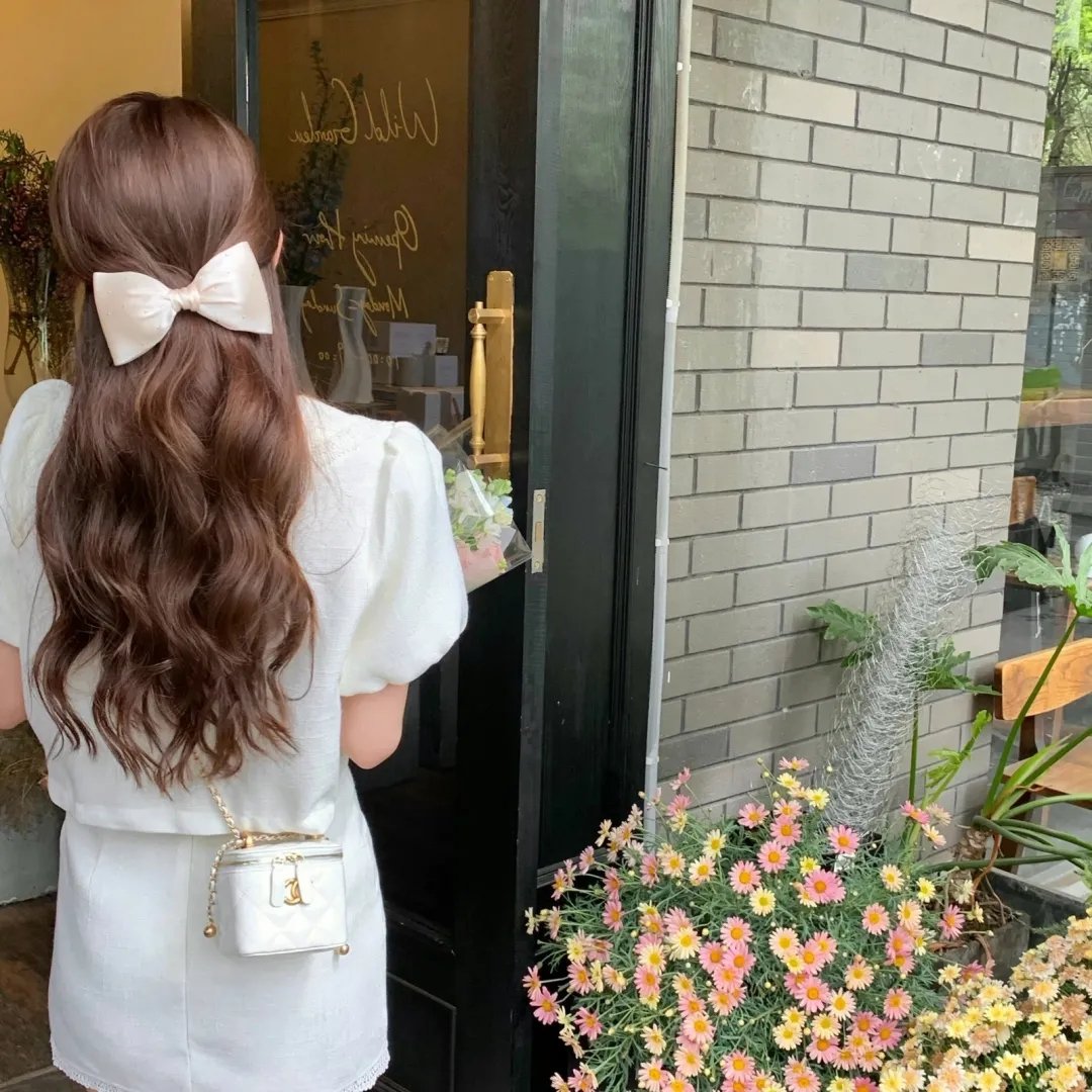 春色无边满绿波